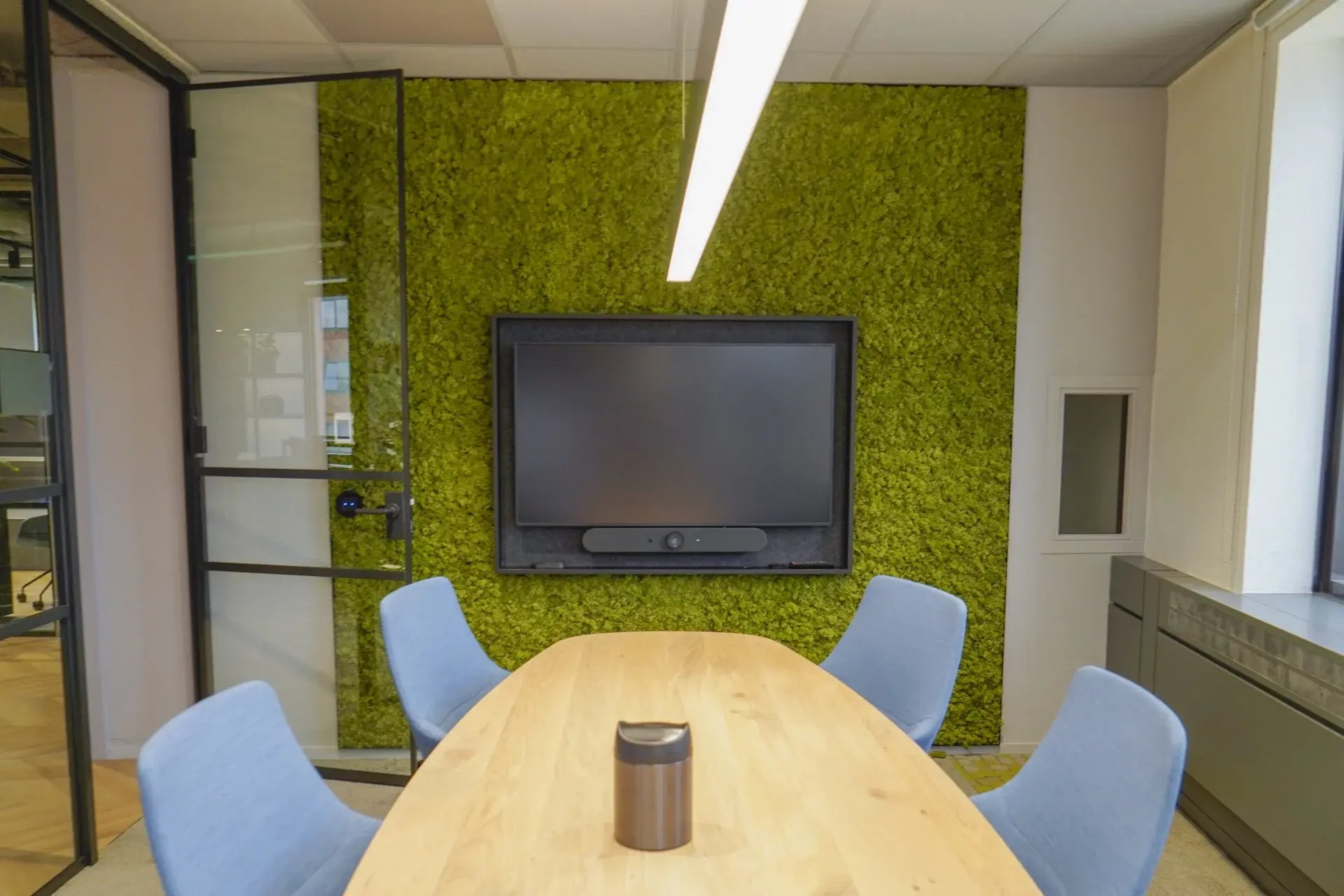 Samsung-Logitech-meeting-room