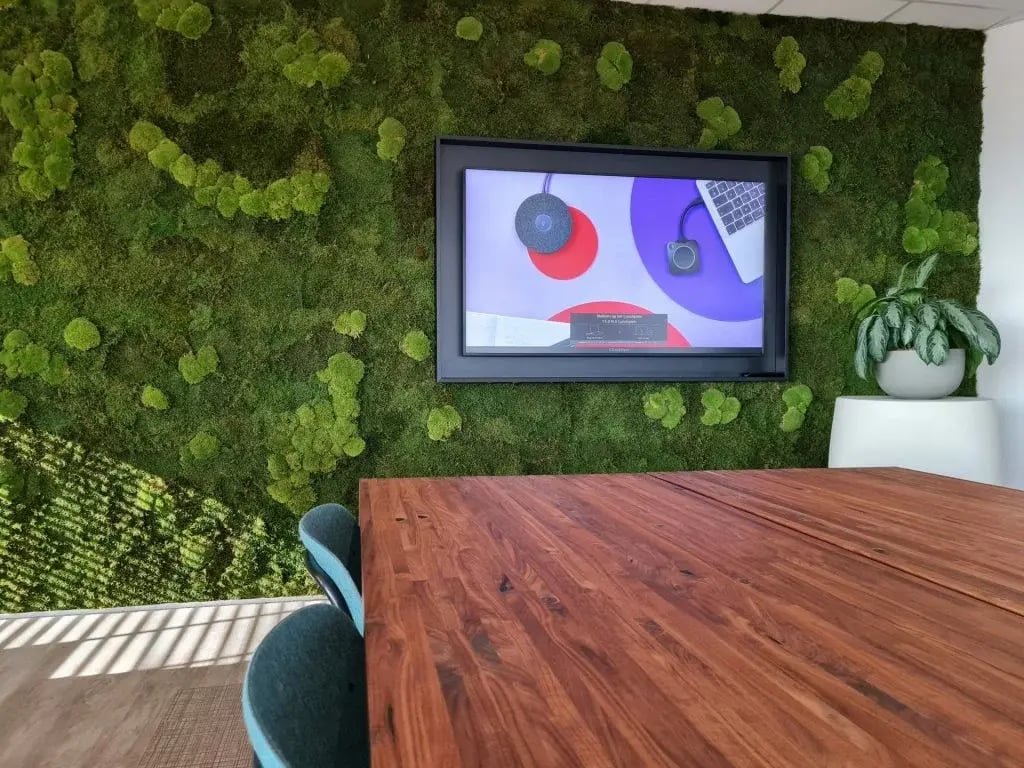 Draadloos-presenteren-met-Barco-Clickshare-en-Samsung-display-1024x768