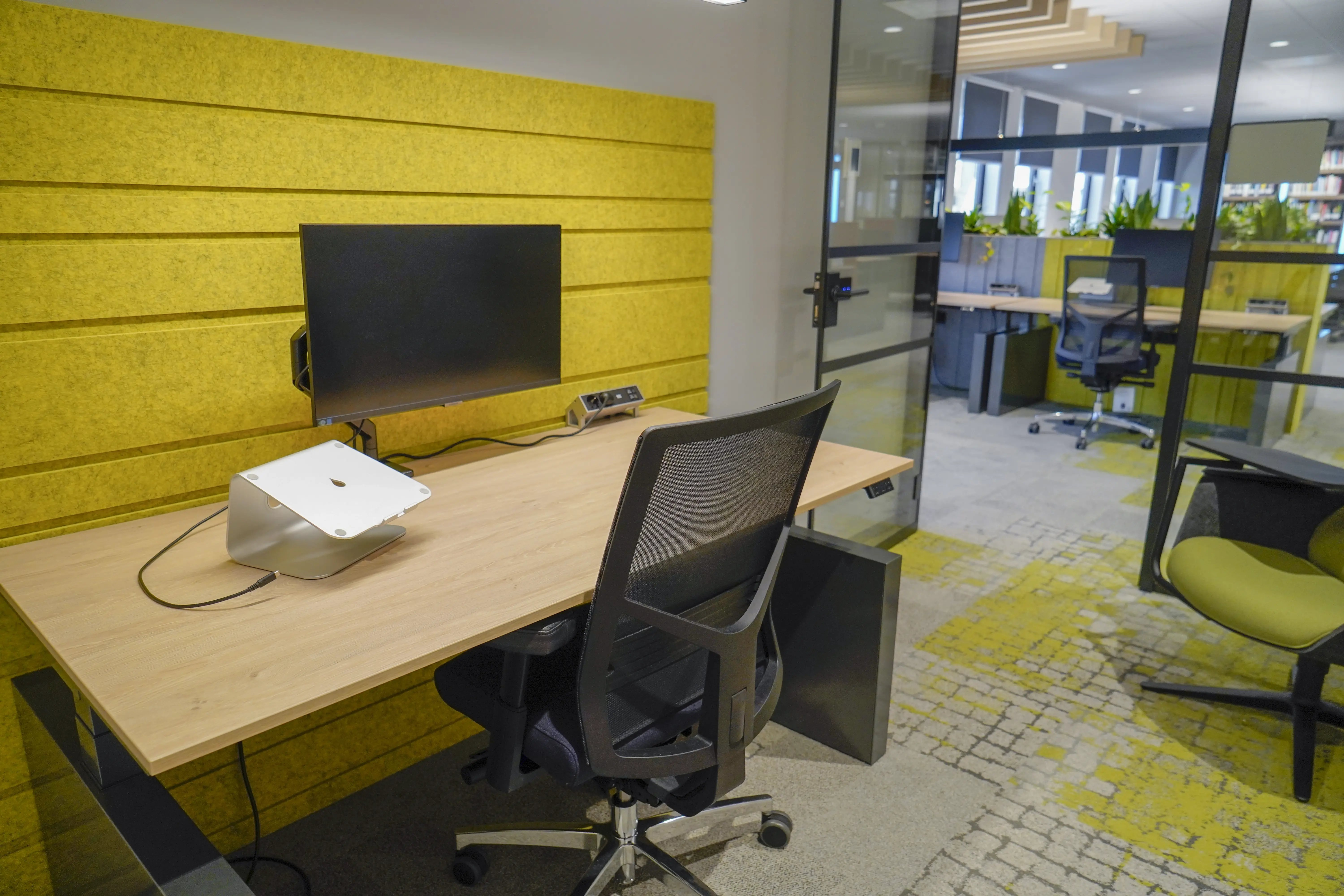 Zakelijke laptop en pc - moderne werkplek