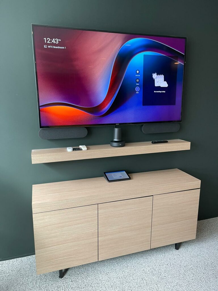 Logitech Teams room kit met Rally+ set en Logitech Tap